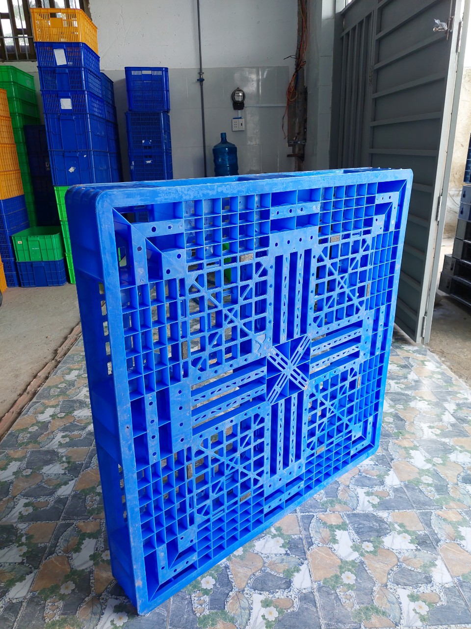 Pallet nhựa 1100x1100x150mm mới 100%